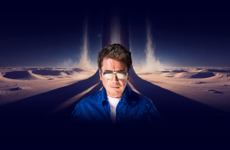 Jean-Michel Jarre az Oxygene & Beyond turné hivatalos promóképén