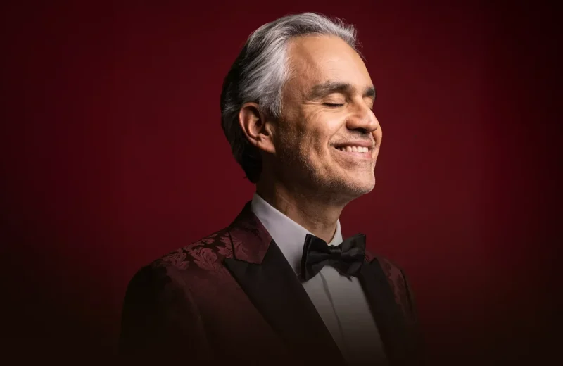 Andrea Bocelli a 2027-es Romanza 30th Anniversary Tour hivatalos képén