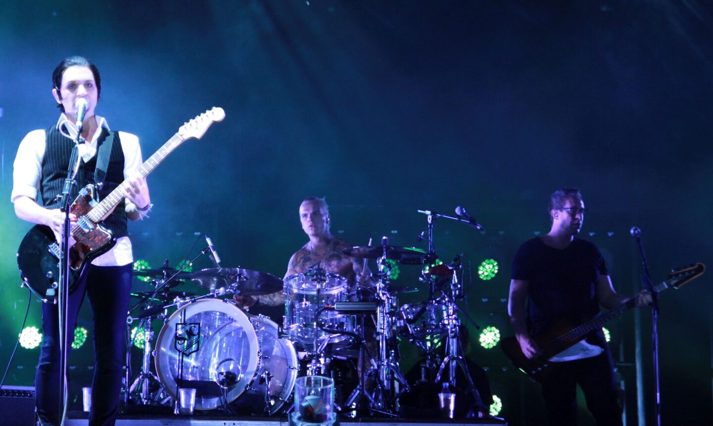 A Placebo színpadon Krakkóban, 2012-ben – archív koncertfotó