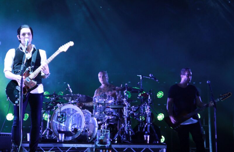 A Placebo színpadon Krakkóban, 2012-ben – archív koncertfotó